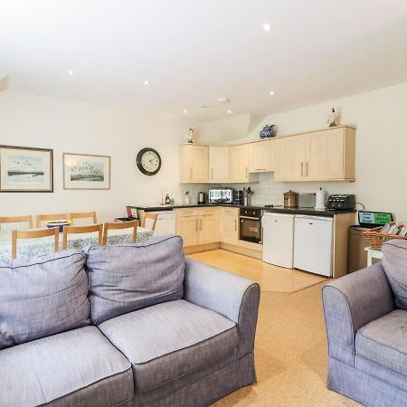 DalswintonThe Mews Flat公寓 外观 照片